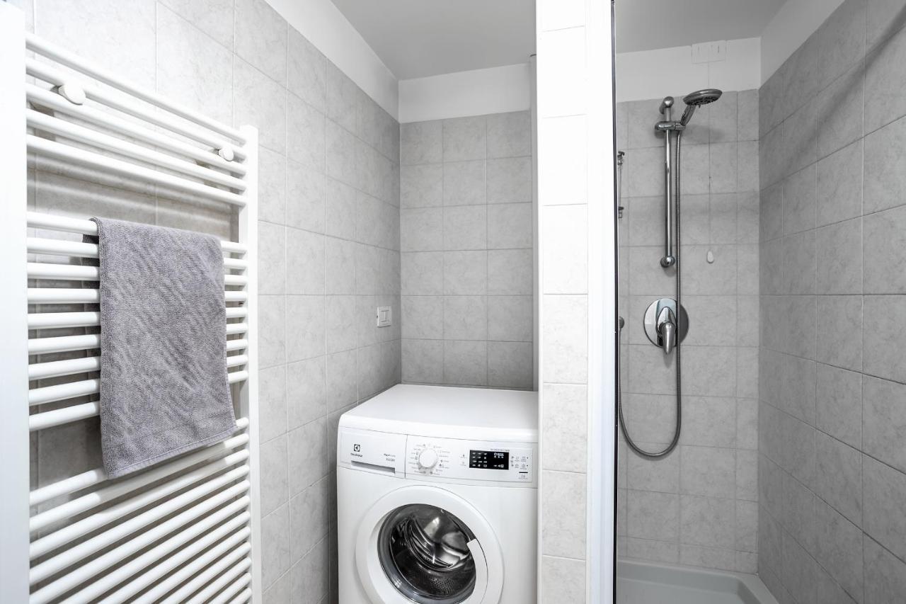 Navigli-Duomo Apartment With Netflix+Wifi Милано Екстериор снимка