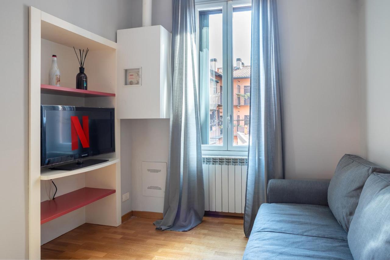 Navigli-Duomo Apartment With Netflix+Wifi Милано Екстериор снимка
